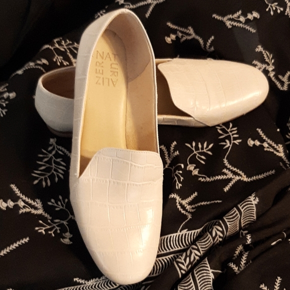 Naturalizer Emiline leather Loafer Flat Slip On Size 8.0M - Picture 1 of 4